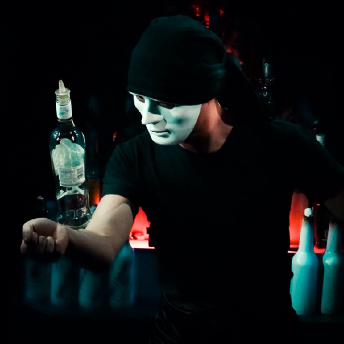 無(wú)錫崇安寺t12招聘調(diào)酒師一名，工資待遇4000到6000