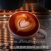 壓紋郁金香咖啡拉花、拿鐵作品